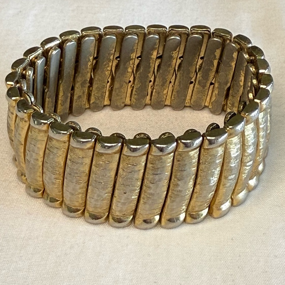 Vintage Monet Stretch Bracelet Textured Gold Tone Fist 6-7” Wrist